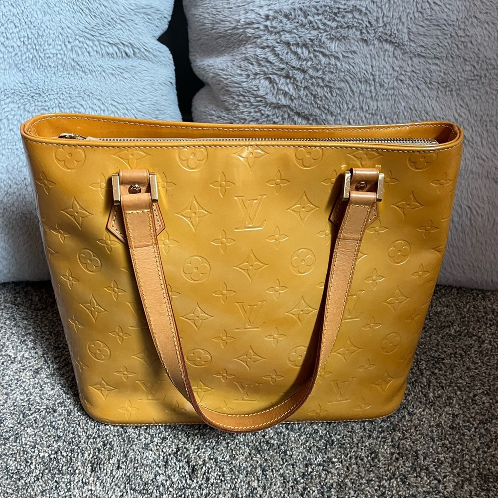🟥Sold🟥Authentic Louis Vuitton Vernis in yellow